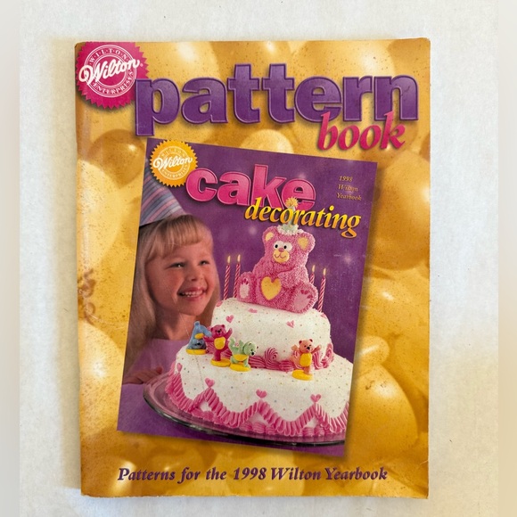 WILTON YEARBOOK Cake Decorating Collection - Picture 13 of 14